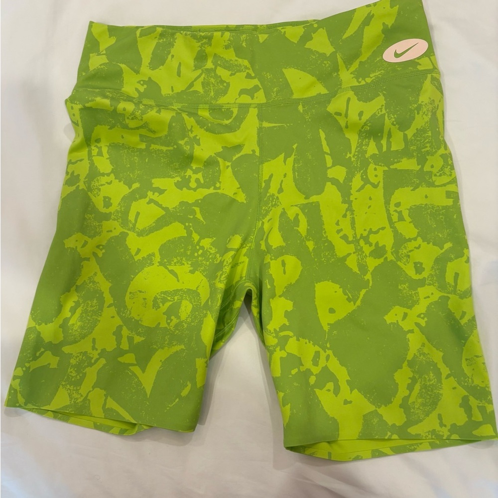 Nike Women's One Luxe Icon Clash Mid-Rise Training Bike Shorts